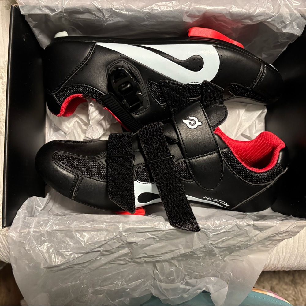 Peloton Cycling Shoes - Picture 3 of 6